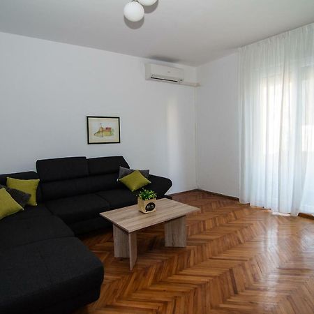 New Renovated Apartment 15 Min From Beach On Foot Pula Dış mekan fotoğraf