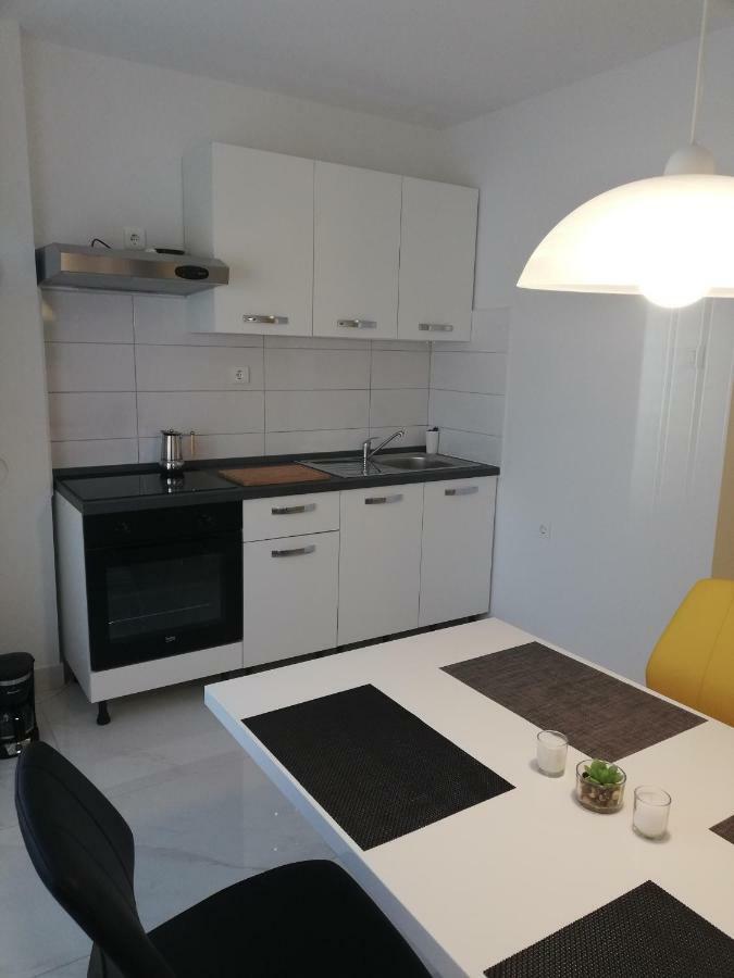 New Renovated Apartment 15 Min From Beach On Foot Pula Dış mekan fotoğraf